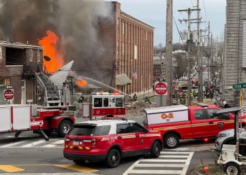 Doi morți și nouă dispăruți după o explozie la o fabrică de ciocolată din SUA