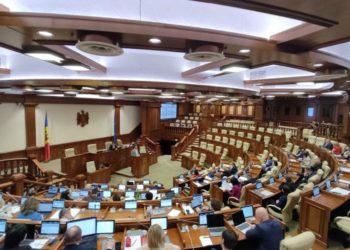 Majoritatea parlamentară PAS a adoptat declarația cu privire la agresiunea Rusiei împotriva Ucrainei. BCS a părăsit sala în semn de protest, iar membrii fracțiunii „ȘOR” au boicotat ședința | VIDEO