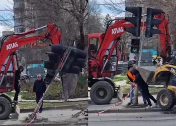 Câțiva bărbați au „smuls din pământ” un semafor la Botanica. Au „reanimat” rapid situația, cu un buldozer