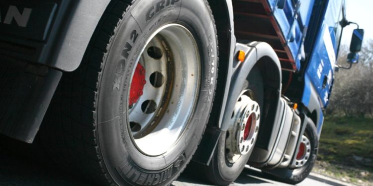 Atenție, călători: Un autocamion defectat a blocat circulația troleibuzelor pe strada Mihai Viteazul. Cum sunt redirecționate rutele