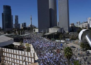 В Израиле сотни тысяч человек 12-ю неделю подряд протестуют против судебной реформы