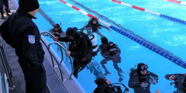 19 salvatori IGSU vor deveni scafandrieri după ce vor absolvi cursul de instruire în domeniu