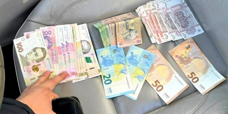 Șeful Postului de Inspecție la Frontiera Giurgiulești al ANSA și 10 subalterni, reținuți de CNA într-un dosar de corupție