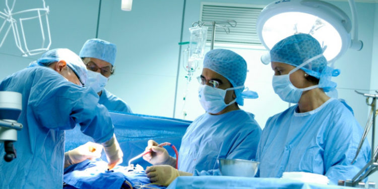 Transplantul cu ambii plămâni a fost efectuat cu succes la pacienţi cu stadiu avansat de cancer. Metoda, perfecţionată în pandemie