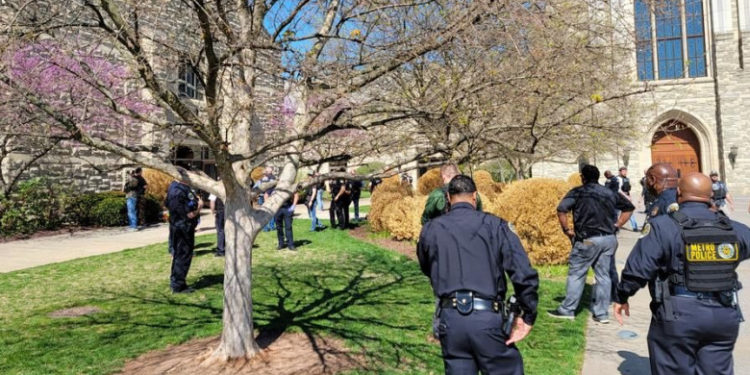 Cel puțin 6 persoane, între care 3 copii, au fost ucise cu focuri de armă într-o școală din Nashville, statul Tennessee