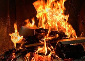 Cinci persoane au fost transportate la spital, după ce s-au intoxicat cu monoxid de carbon