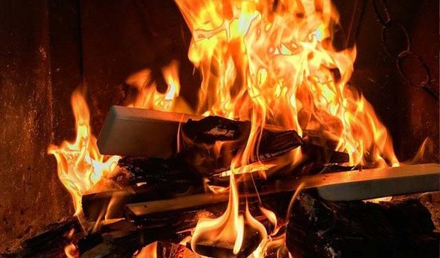 Cinci persoane au fost transportate la spital, după ce s-au intoxicat cu monoxid de carbon