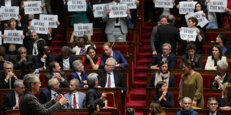 Премьер Франции объявила о принятии пенсионной реформы в обход парламента