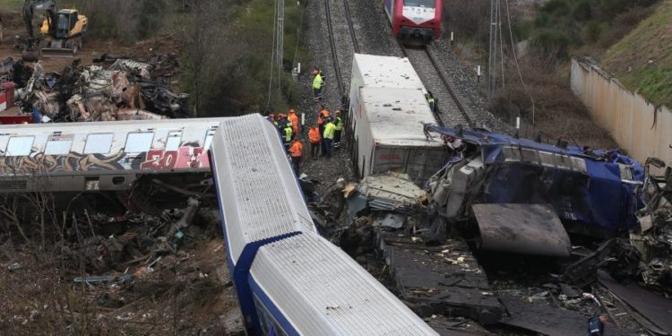 Șeful de gară acuzat că a comis o eroare fatală care a dus la tragedia feroviară din Grecia, în arest preventiv: Acesta riscă detenție pe viață | VIDEO