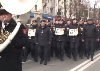 Un marș solemn, depuneri de flori și discursuri în memoria victimelor. Cum a fost omagiată ziua în care acum 31 de ani a început Războiul de pe Nistru | VIDEO