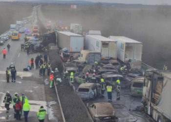 Accident în lanț pe o autostradă din Ungaria: 5 camioane și 37 de autovehicule s-au ciocnit și un incendiu uriaș a izbucnit după impact