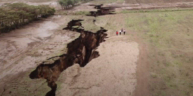 Continentul african se rupe în două, pe mii de kilometri au apărut fisuri imense. Un nou ocean s-ar putea forma