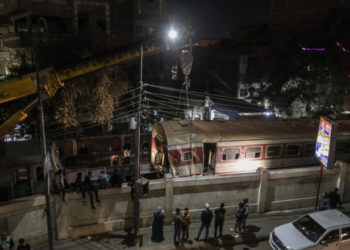 Doi morţi şi 16 răniţi, după ce un tren a deraiat în Egipt