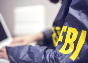 Doi soți români, arestați de FBI în SUA. 1,4 milioane de dolari din zeci de tâlhării și escrocherii
