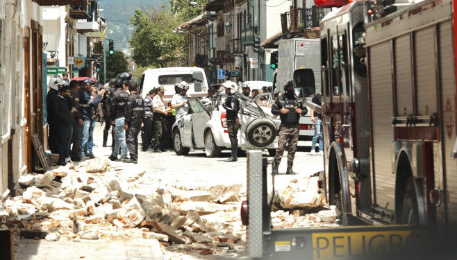 Cel puțin 16 oameni au murit iar 380 sunt răniți după cutremurul cu magnitudinea de 6,8 care a lovit Ecuador