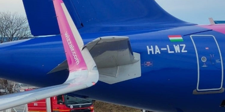 Două avioane Wizz Air s-au ciocnit pe aeroportul din Suceava. Momentul, surprins de un pasager