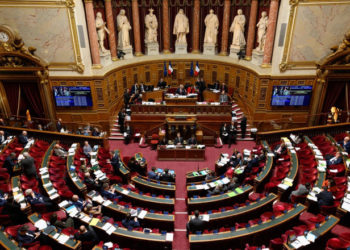 Senatul Franţei a adoptat contestata reformă a pensiilor, care a scos milioane de francezi în stradă