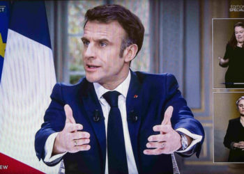 Ceasul „de lux” cu care Macron i-a enervat și mai tare pe francezi. Gestul lui în timpul unui interviu a dus la un nou val de furie
