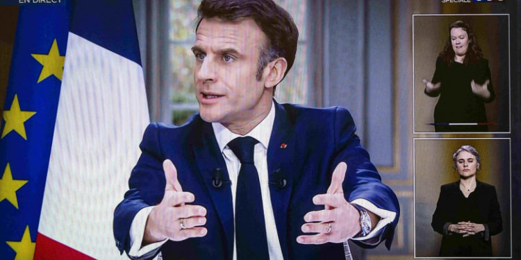 Ceasul „de lux” cu care Macron i-a enervat și mai tare pe francezi. Gestul lui în timpul unui interviu a dus la un nou val de furie