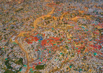 Incendiul uriaș izbucnit în cea mai mare tabără de refugiați din lume a lăsat 12.000 de oameni fără adăpost