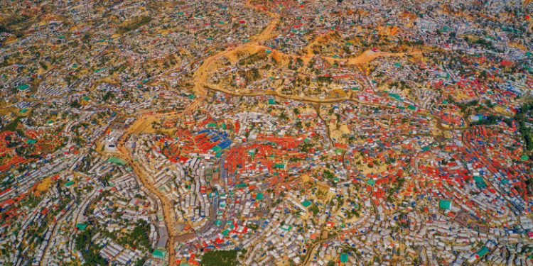 Incendiul uriaș izbucnit în cea mai mare tabără de refugiați din lume a lăsat 12.000 de oameni fără adăpost