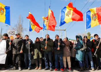 Altercații între protestatari și poliție și autocare blocate pe traseu. Cum s-a desfășurat protestul organizat duminică de Mișcarea Pentru Popor | VIDEO