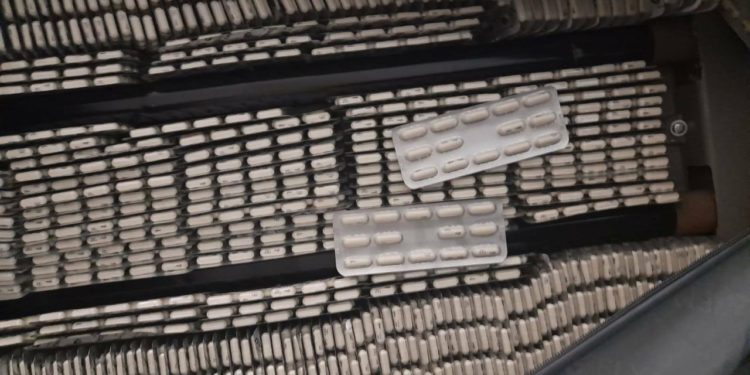 Contrabandă cu medicamente: 11 200 de pastile, fără acte de proveniență, depistate în PTF comun Palanca