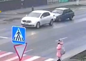 Poliția a identificat șoferul care a evitat în ultimul moment o femeie cu doi copii pe trecerea de pietoni din sectorul Buiucani | VIDEO