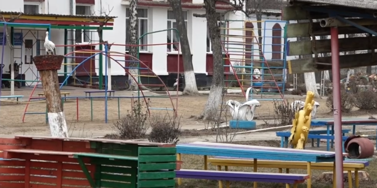 Un grup de părinți acuză două angajate ale unei grădinițe din Bălți că le-ar maltrata și înjura copiii. Procurorii și Direcția Educație au pornit o anchetă | VIDEO