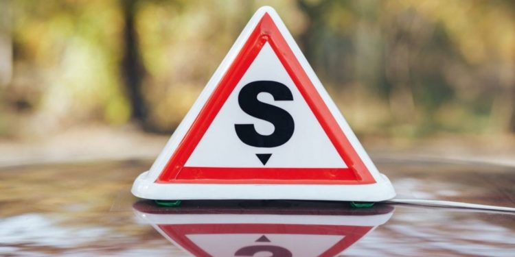 Noile Regulamente pentru Școlile Auto: Taxe Oficiale și Înscrierea la Examene prin Serviciul Public | VIDEO