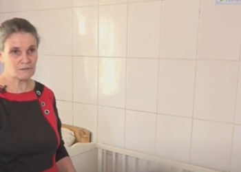 Îngrijește de una singură de fiul ei bolnav de 20 de ani, având pe umeri creditele copiilor mai mari și un soț violent care o bate. Povestea sfâșietoare de viață a Zinaidei Enache din raionul Ungheni | VIDEO