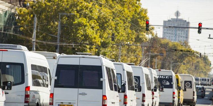 Încă o asociație de transportatori anunță că va participa mâine la protest, în fața sediului INSP: Nu vom admite colapsul ramurii transportului regulat de persoane | VIDEO