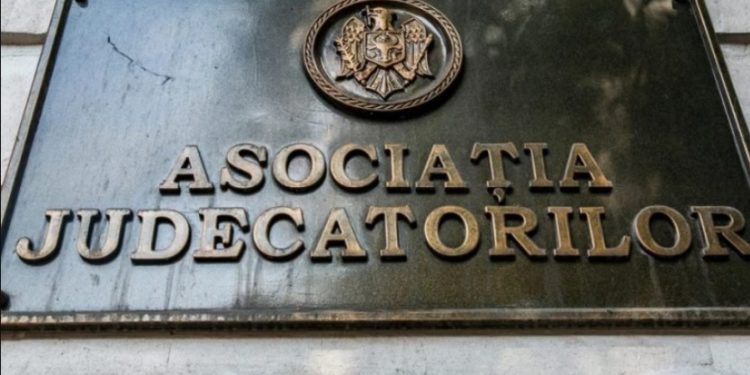 Asociația Judecătorilor din Moldova  și reprezentanții organizației „Vocea Justiției” critică reforma judiciară: Activitatea comisiei Pre-vetting a eșuat, iar modificarea componenței CSM încalcă normele Constituției | VIDEO