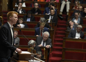 Moţiunile de cenzură împotriva guvernului Franţei au picat. Reforma pensiilor merge înainte