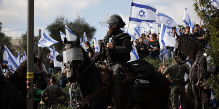 Netanyahu anunță că „suspendă” planul de reformă în justiție care a scos mii de israelieni în stradă