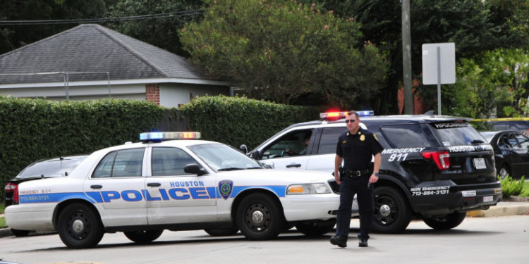 O fetiță de trei ani și-a împușcat mortal sora de 4 ani, în Texas