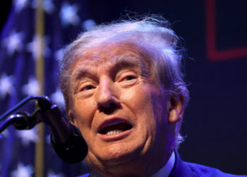 Trump spune că va fi arestat marți și își cheamă susținătorii în stradă. Poliția a ridicat baricade în jurul tribunalului