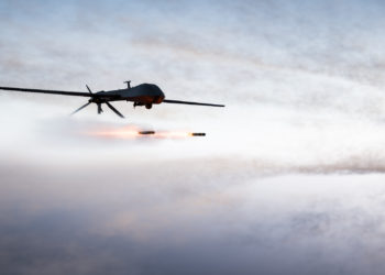 Небо над московским аэропортом закрыли из-за беспилотника