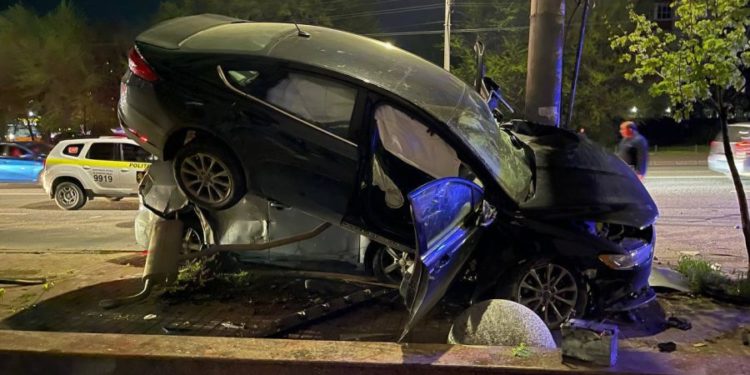 Серьезное ДТП в столице: Одно авто оказалось на крыше другого