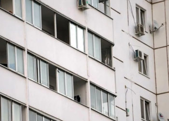 В Дурлештах мужчина выбросился из окна на девятом этаже