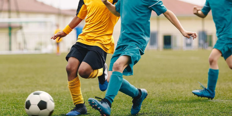 В Комрате во время игры в футбол умер 11-летний мальчик