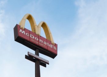 McDonald’s временно закрывает офисы в США из-за сокращения персонала