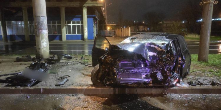 Смертельная авария в Кишиневе: Водитель не справился с управлением и врезался в столб