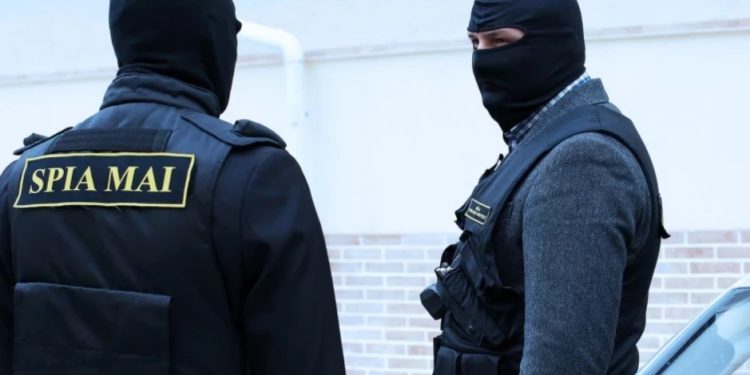 Три сотрудника полиции задержаны за организацию незаконной миграции