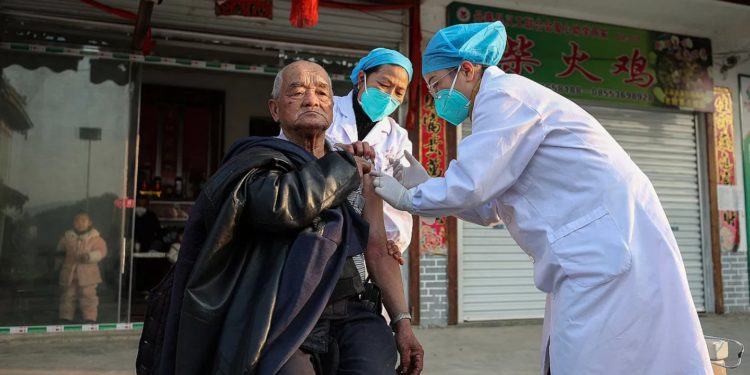 ВОЗ критикует Китай за помехи в расследовании истоков ковида