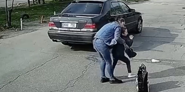 В Кишиневе на пешеходном переходе автомобиль сбил пятилетнего ребенка