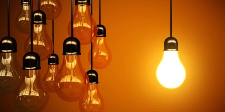 Снизилась цена на свет: НАРЭ установило новые тарифы на электроэнергию