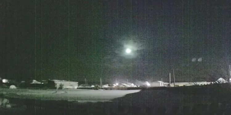 На Урале прогремел взрыв после падения яркого объекта, похожего на метеорит