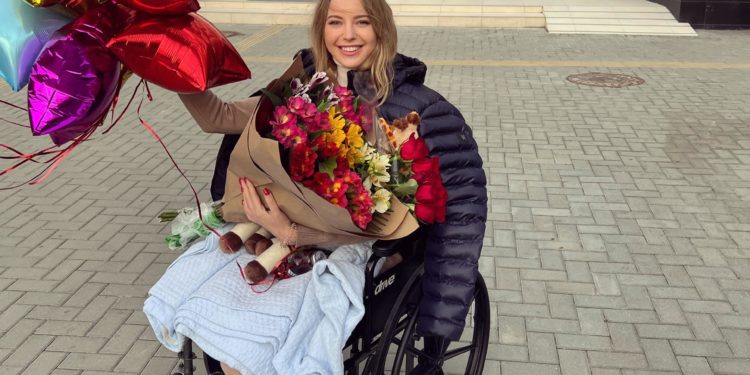 Marcela Paladi, tânăra care a rămas fără picioare, a adunat banii pentru proteze și pleacă în Germania