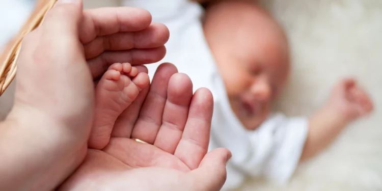 В Атаках роженица не успела доехать до больницы. Врачи помогли ей родить дома